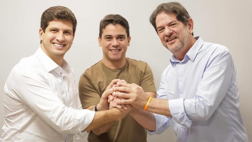 Senador Cid Gomes filia deputado Junior Mano ao PSB