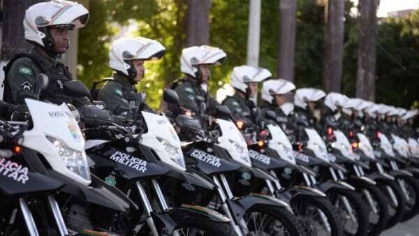 Governo do Ceará entrega 100 motos e viaturas  à Polícia Militar