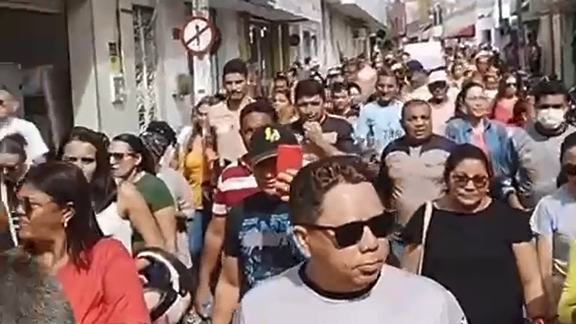 Servidores da Prefeitura de Iguatu entram em greve por atraso no 13º salário