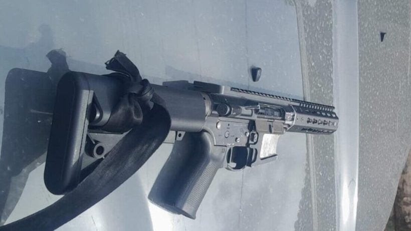 Polícia Civil deflagra operação e apreende arma de guerra e veículo importado