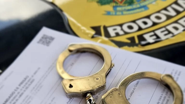 Foragido da Justiça por estupro de vulnerável é preso durante fiscalização de rotina da PRF