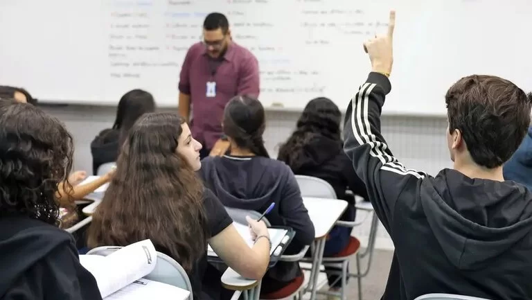 Programa Mais Professores para o Brasil beneficiará 50 milhões de docentes e estudantes