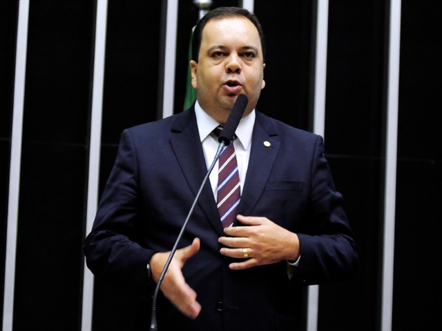 Escândalo do desvio de emendas ameaça implodir União Brasil