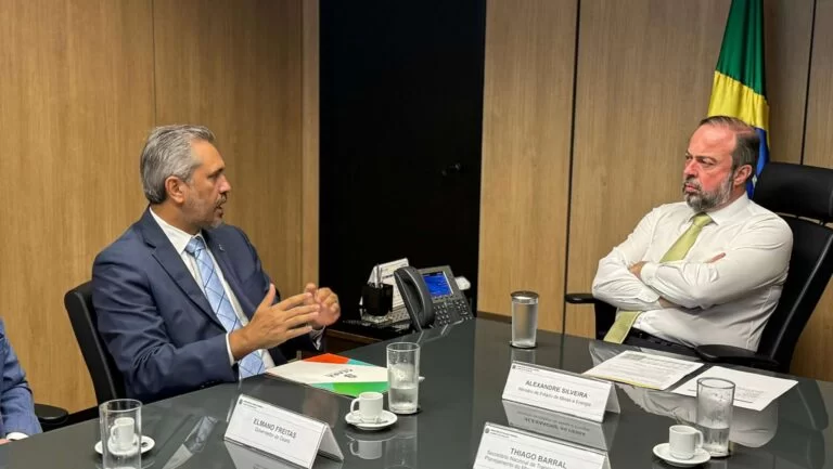 Elmano dialoga sobre soluções para ampliar produção de energia no CE