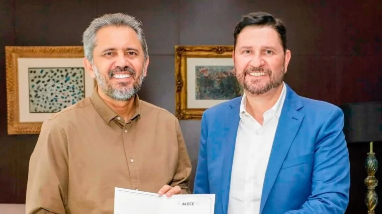 Governador Elmano confirma presença na posse de Aldigueri como presidente da Alece