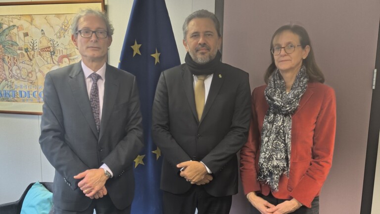 Elmano defende retomada da exportação de pescado brasileiro para a União Europeia