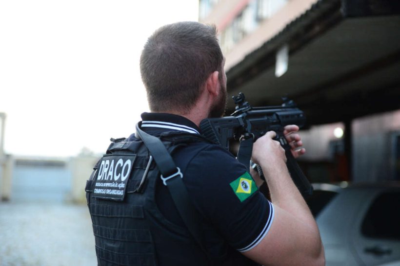 Polícia Civil cumpre três mandados de prisão contra chefes do PCC
