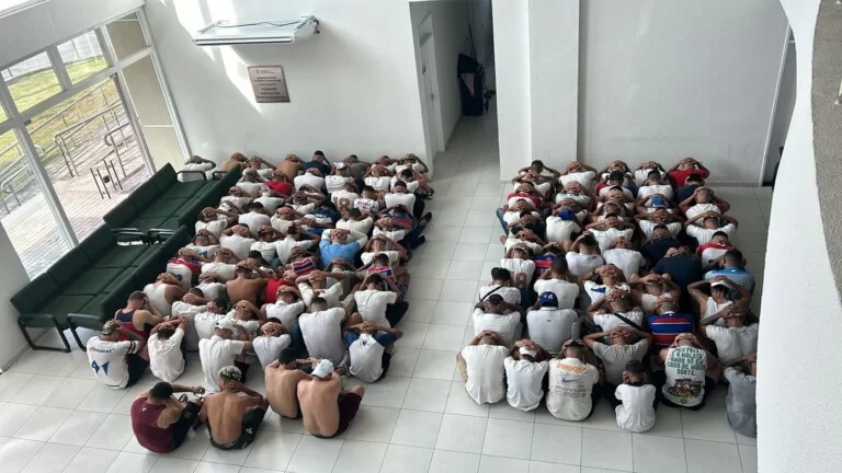 Polícia prende 116 pessoas durante o Clássico-Rei