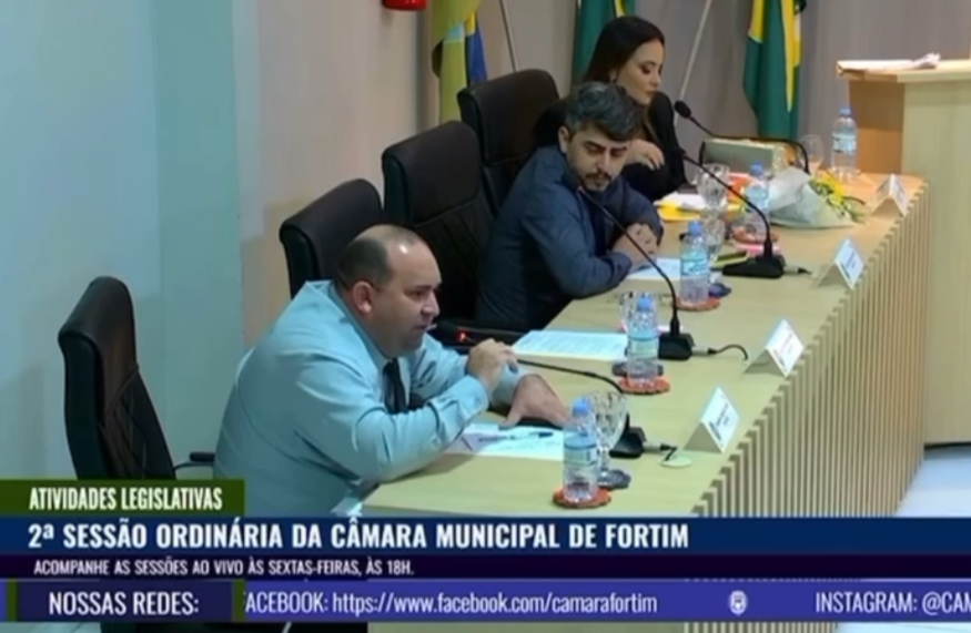 Vereador de Fortim chama ex-prefeito de “cachorro vira-lata”
