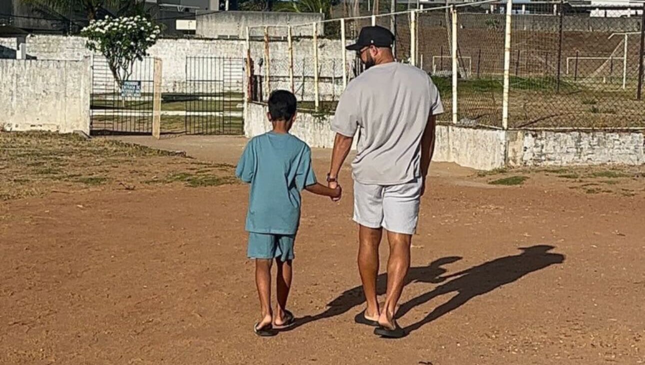 Jogador do Fortaleza denuncia racismo contra o filho na escola