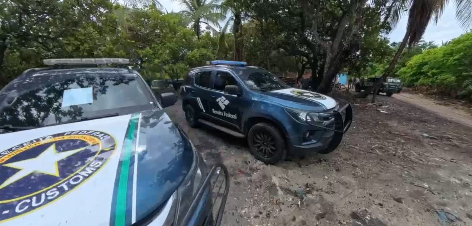 Receita Federal apreende cerca de 5 mil armadilhas de lagostas na praia de Aranaú