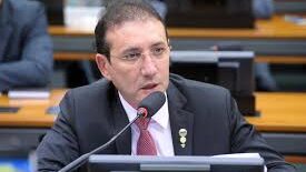Ex-deputado Adail Carneiro é absolvido pelo TRF das acusações de lavagem de dinheiro