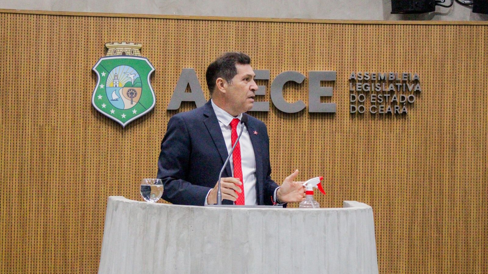 Deputado De Assis Diniz destaca avanços na Educação e rebate críticas ao governo Elmano