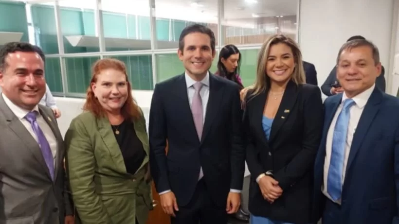 Fernanda Pessoa recebe prefeita de Pacatuba em Brasília durante encontro de gestores municipais