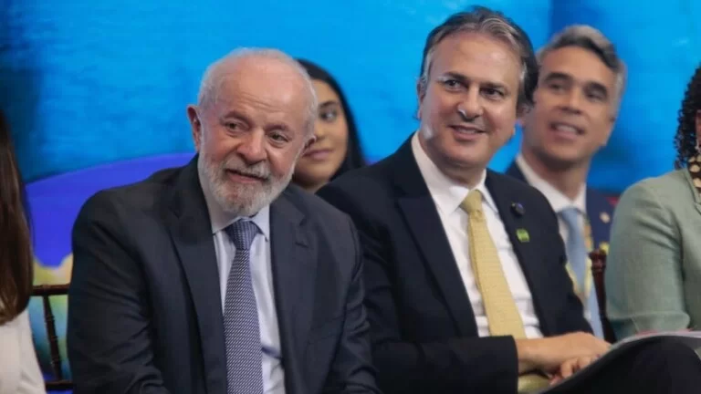 Camilo Santana é "Plano B" de Lula para o Planalto em 2026