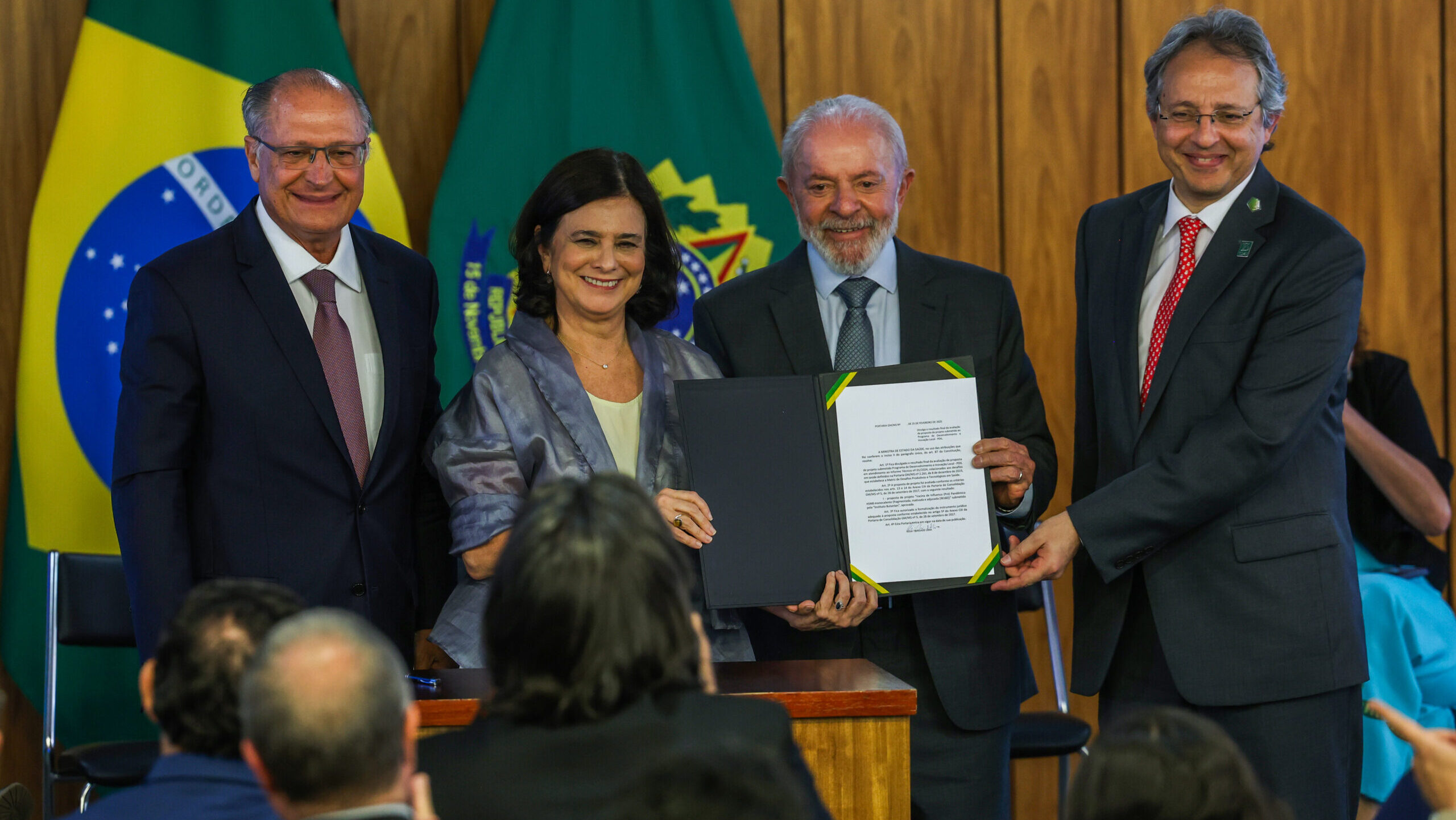Presidente Lula anuncia vacina 100% nacional contra a dengue no SUS em 2026