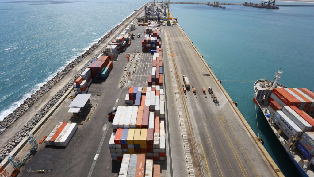 ATIVIDADES PORTUARIAS NO TERMINAL PORTUARIO DO PECEM; TERMINAL DE MULTIPLO USO - TMUT; CONTAINERS; CARGAS; ATIVIDADES DO COMPLEXO INDUSTRIAL PORTO DO PECEM;ECONOMIA;PORTO;NAVIO;INFRAESTRUTURA; FOTO © TATIANA FORTES/ GOV. DO CEARA