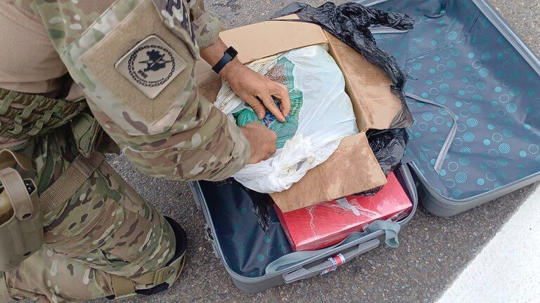 Mulher é presa com 15 kg de maconha em ônibus interestadual