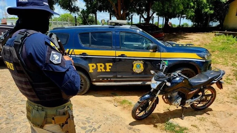 PRF recupera motocicleta furtada há mais de um ano em Fortaleza