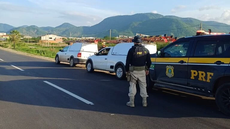 PRF recupera 4 veículos nas rodovias federais do Ceará, neste final de semana
