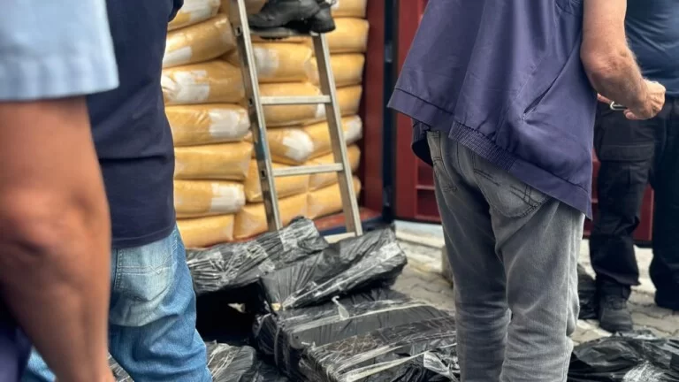 Receita Federal apreende 416 kg de cocaína em contêiner no Porto do Mucuripe