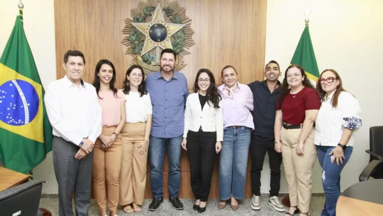 Romeu Aldigueri empossa servidores aprovados em concurso da Alece