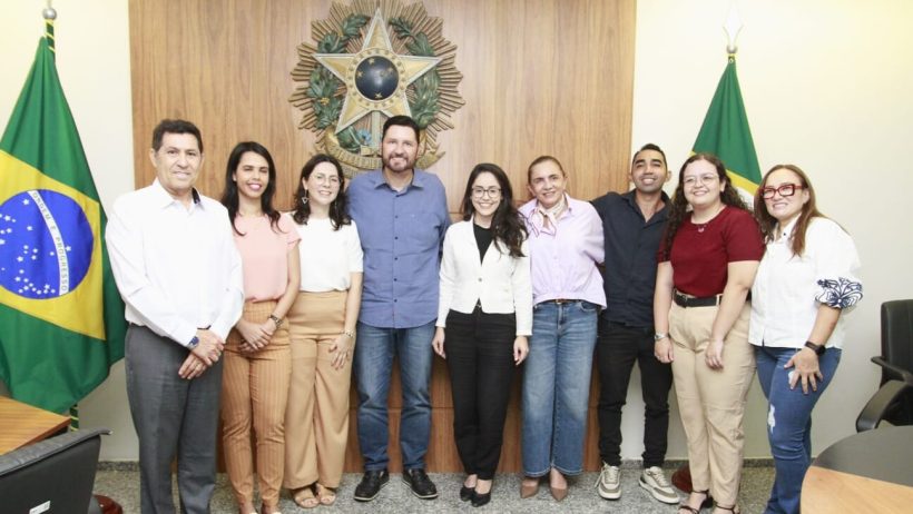 Romeu Aldigueri empossa servidores aprovados em concurso da Alece
