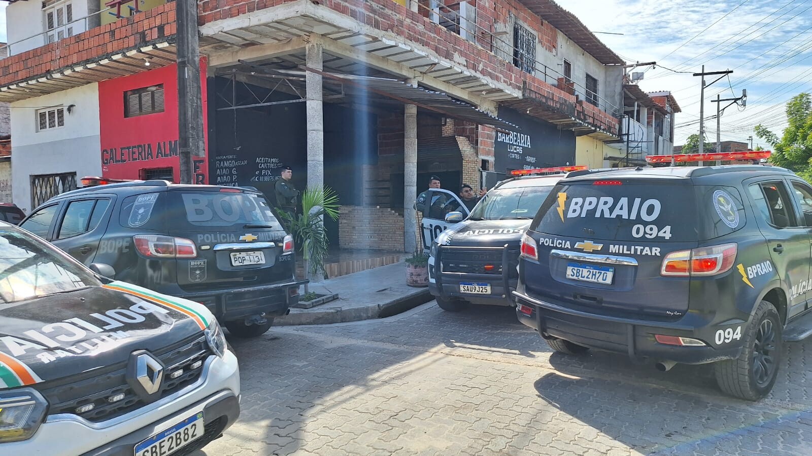 Três pessoas são mortas e duas ficam feridas em ataque a tiros na Rosalina