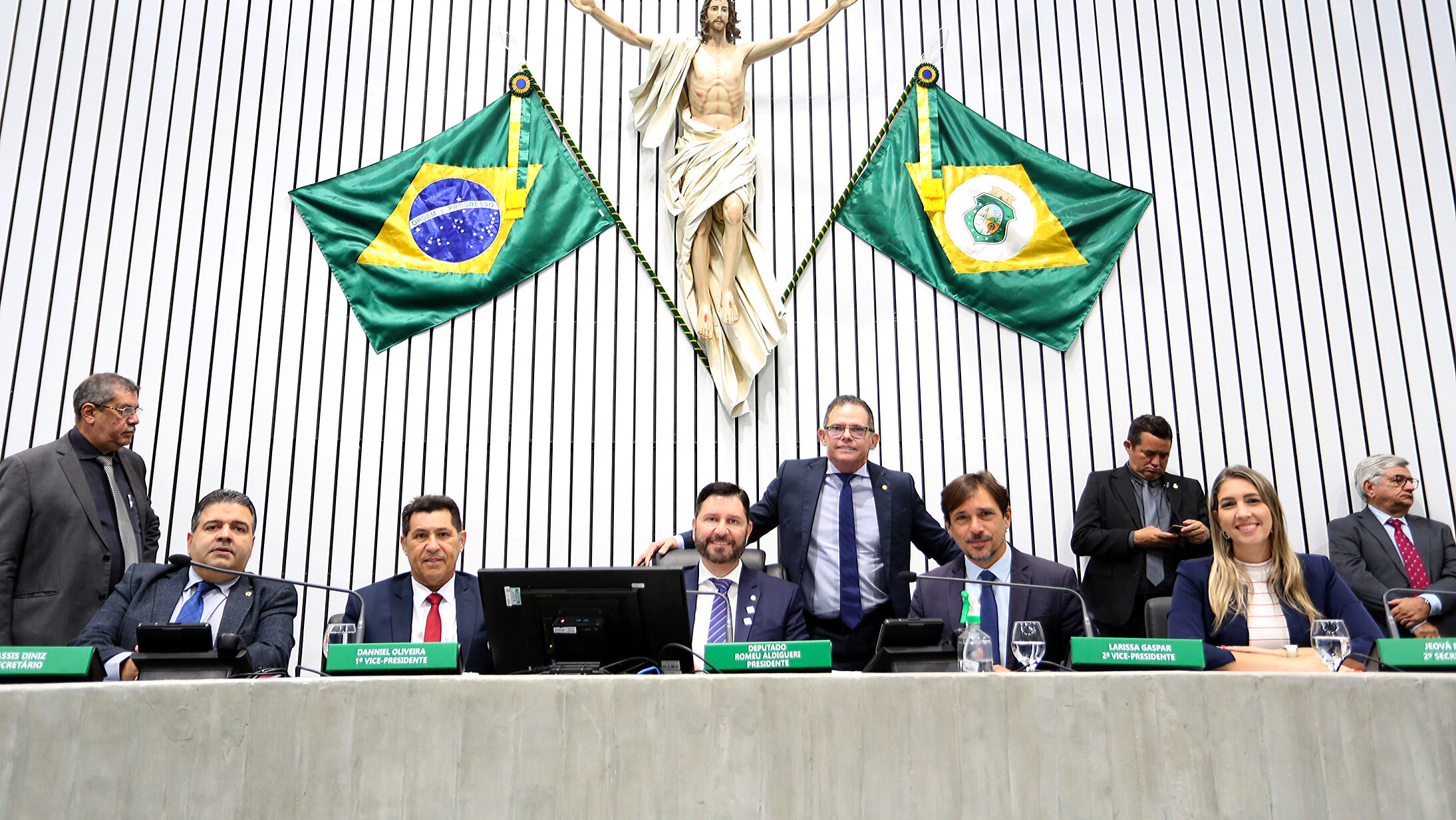 Alece aprova reajuste salarial de 5,83% para servidores estaduais