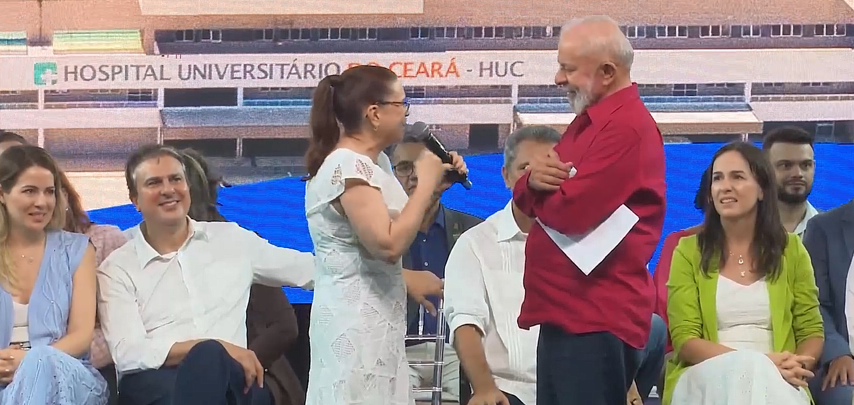 Presidente Lula quebra protocolo durante inauguração do maior Hospital Universitário do Ceará