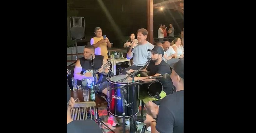 Cid Gomes troca articulações por noite de lazer no Barrigudim
