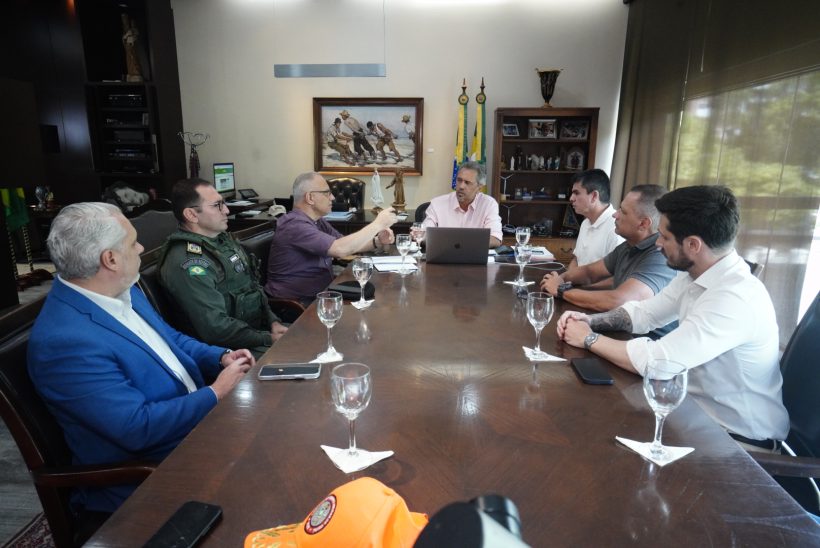Elmano de Freitas convoca gestores da SSPDS para combater ataques a provedores de internet