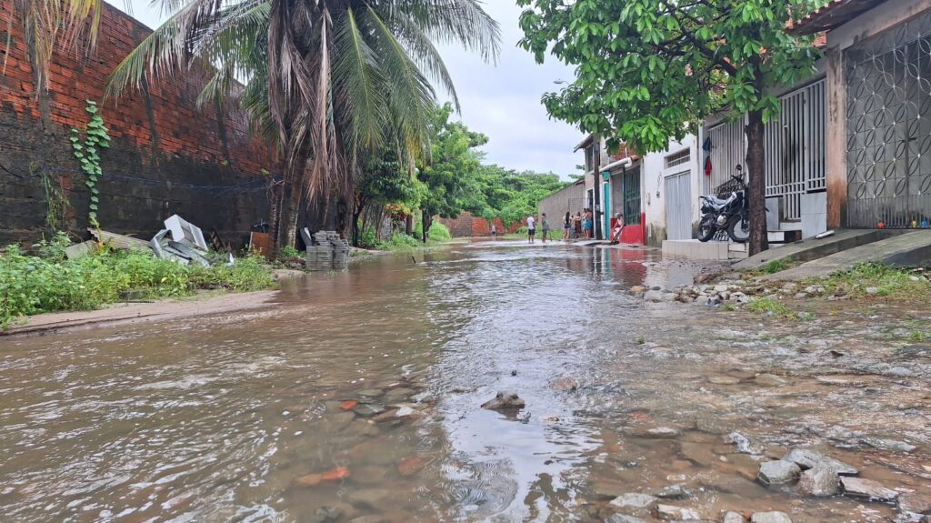 Moradores da Paupina amargam prejuízos causados pelas enchentes
