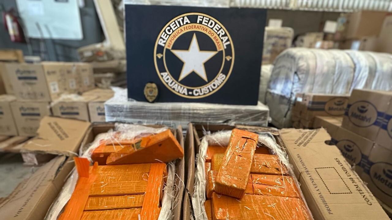 Receita Federal e PM realizam apreensão de 50 kg de Skunk na Grande Fortaleza