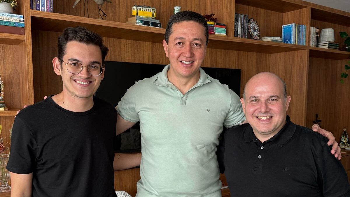 Glêdson Bezerra se reúne com Carmelo Neto e RC para discutir formação de chapa para 2026