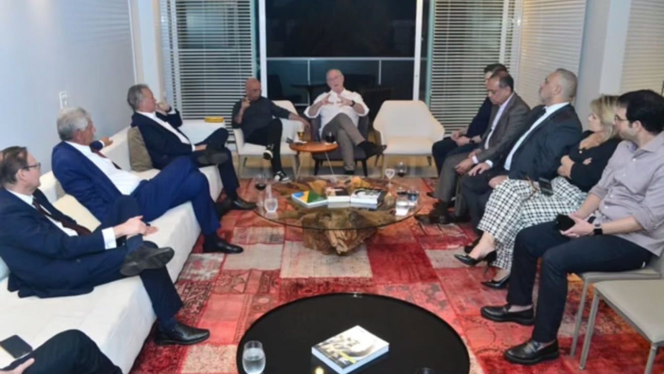 Bancada do PDT na Câmara discute nova candidatura de Ciro ao Planalto em 2026