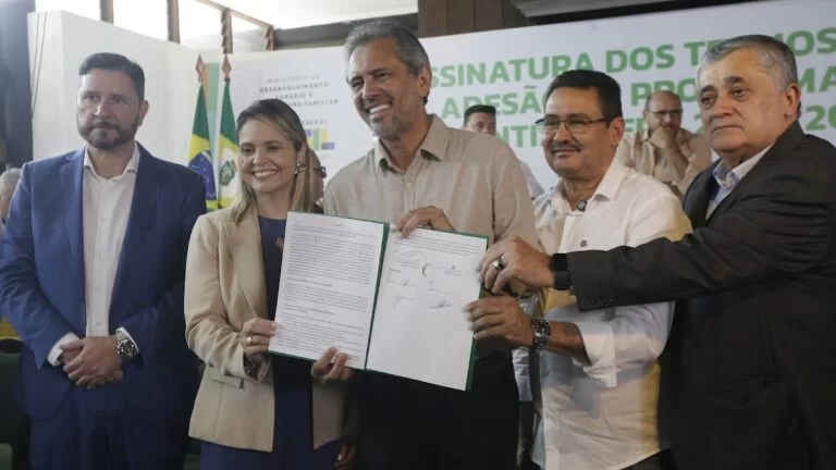 Elmano assina adesão ao Garantia Safra 2024/2025 com investimento de R$ 144 milhões
