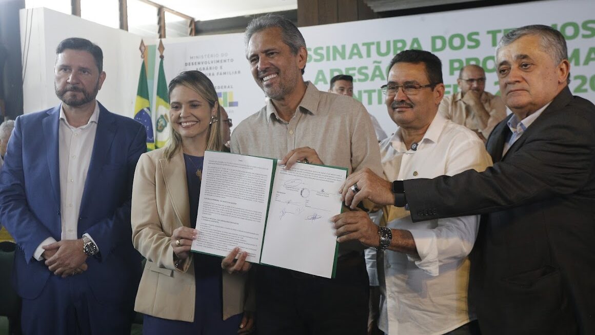 Elmano assina adesão ao Garantia Safra 2024/2025 com investimento de R$ 144 milhões
