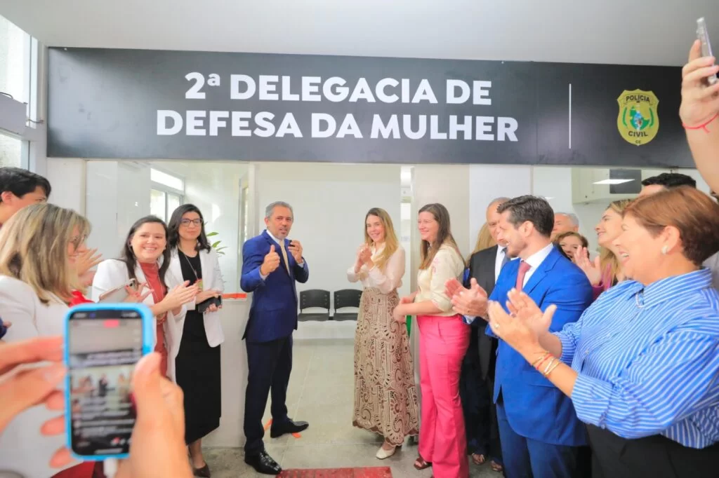 Elmano de Freitas e Jade Romero inauguram 2ª Delegacia de Defesa da Mulher de Fortaleza