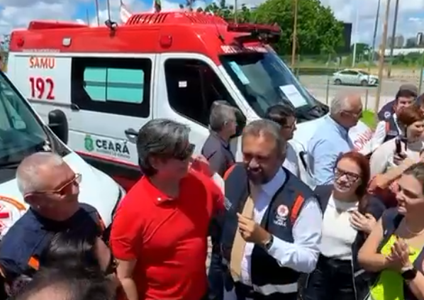 Elmano entrega 25 ambulâncias do SAMU para municípios cearenses