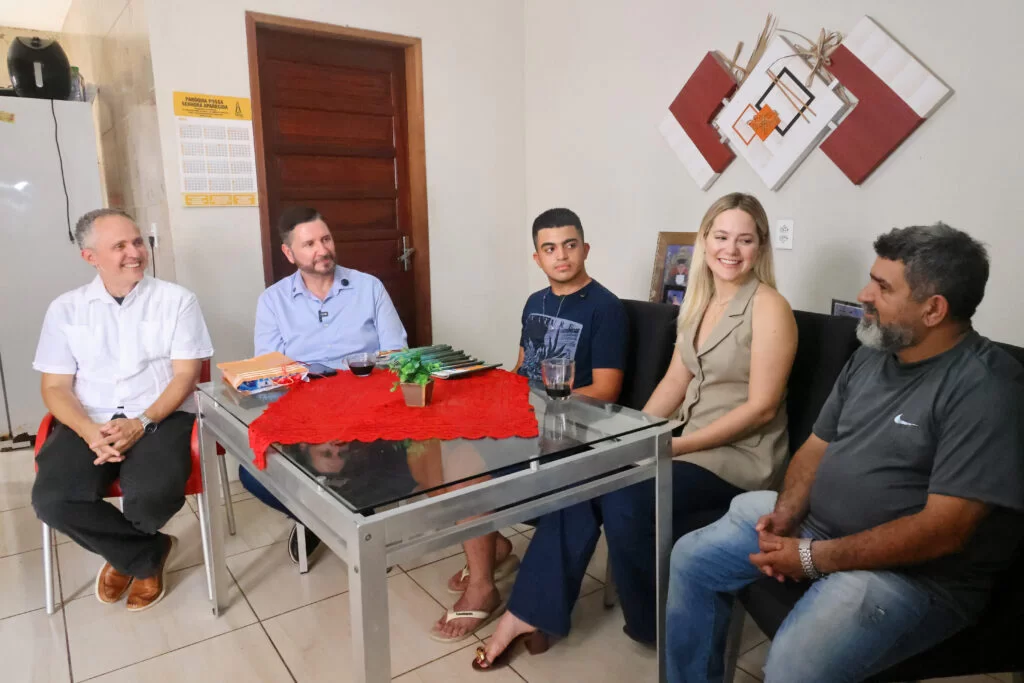 Aluno do programa Alcance Enem, da Alece, é aprovado em medicina pela UFC
