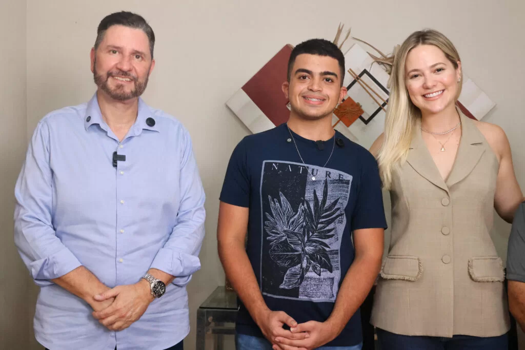 Aluno do programa Alcance Enem, da Alece, é aprovado em medicina pela UFC