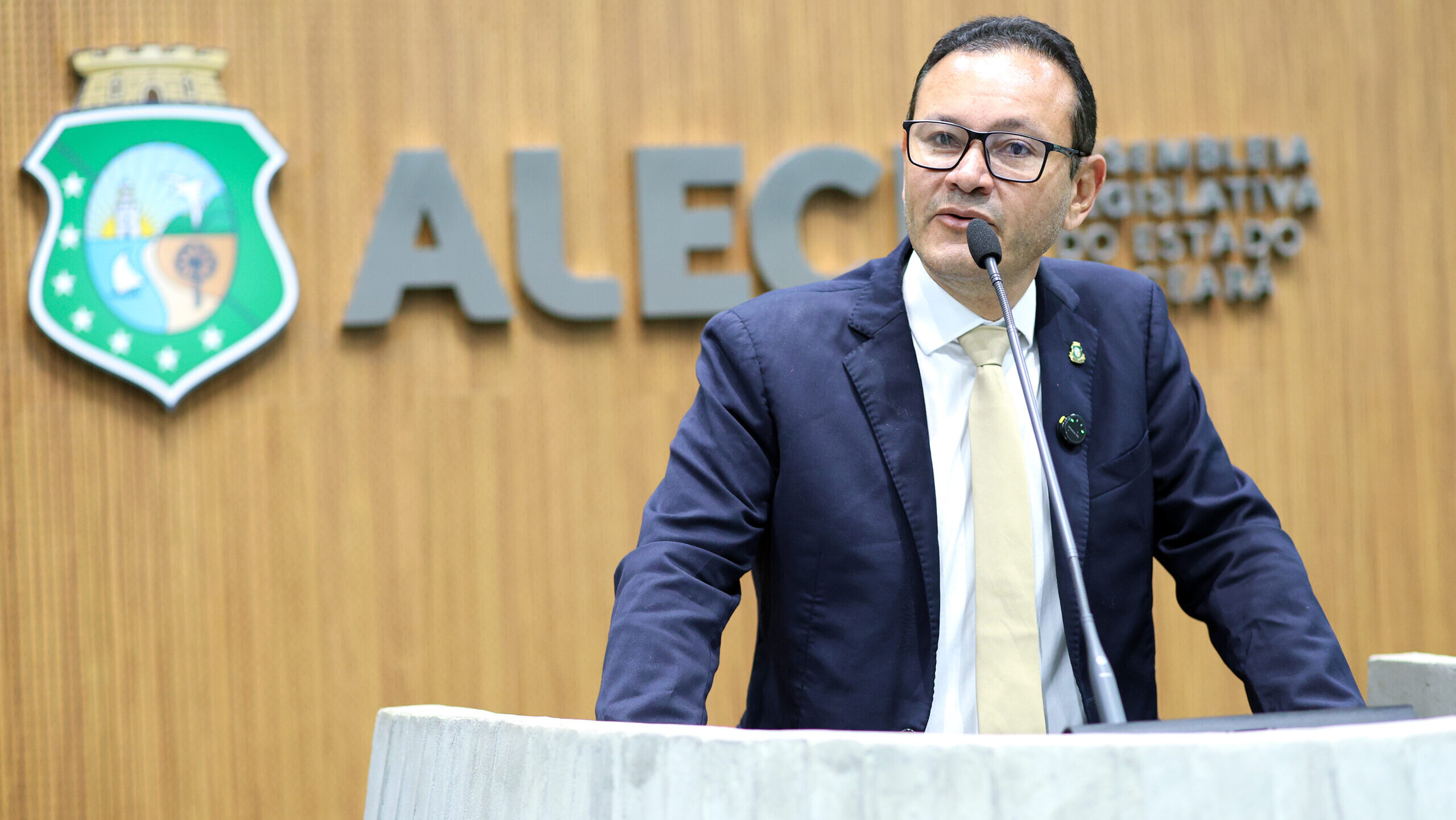 Stuart Castro parabeniza governador Elmano por sangria do açude Orós após 14 anos
