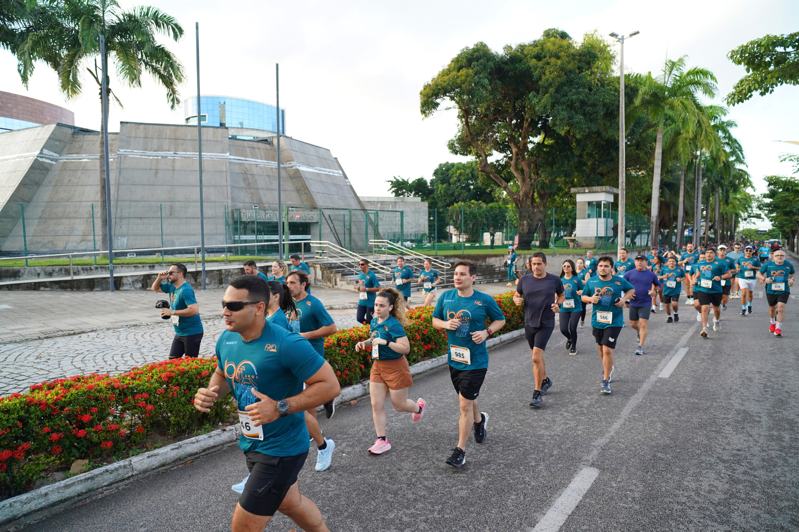 Alece realiza corrida de rua em comemoração pelos 190 anos