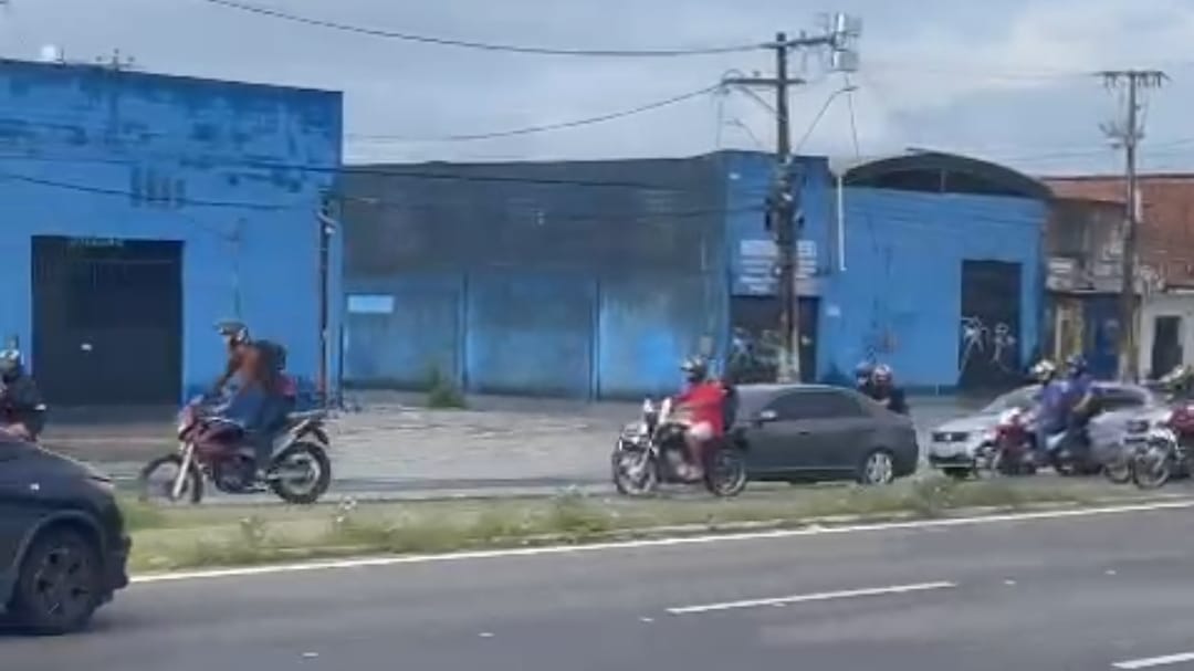 Chuvas causam alagamentos e geram prejuízos a moradores de áreas de risco da capital