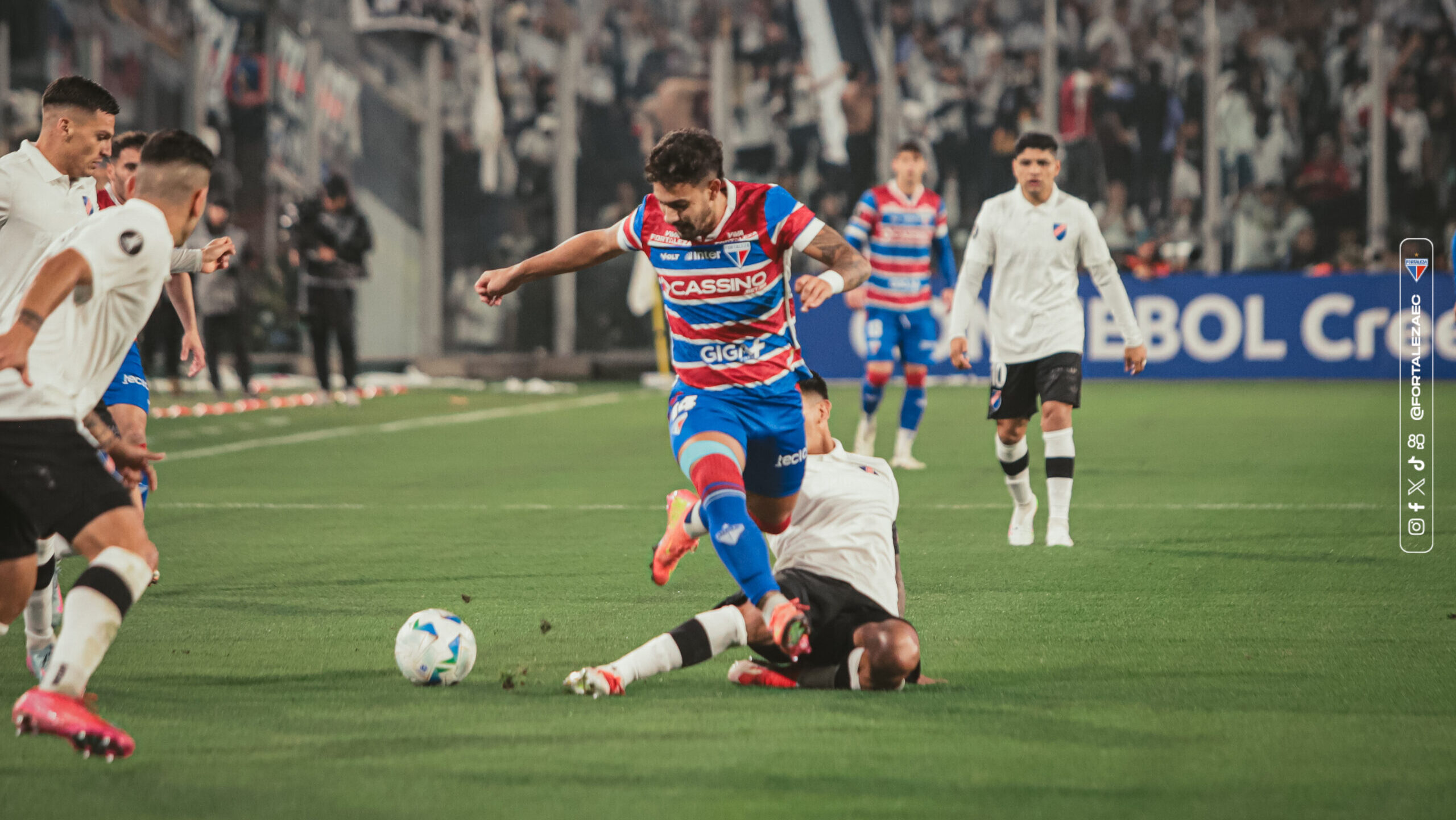 Conmebol pune Colo-Colo por invasão de torcedores em jogo contra o Fortaleza pela Libertadores