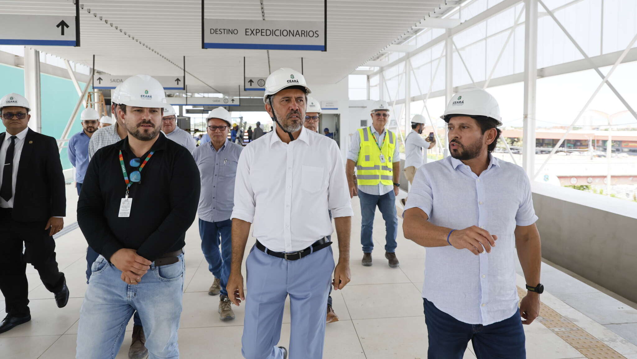 Governador Elmano anuncia conclusão da linha VLT Aeroporto até o fim de 2025