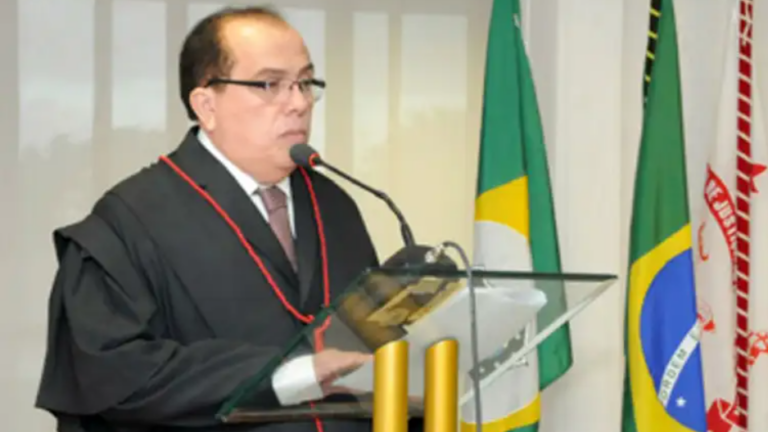 Ex-desembargador condenado por envolvimento em esquema de venda de liminares no TJCE é preso