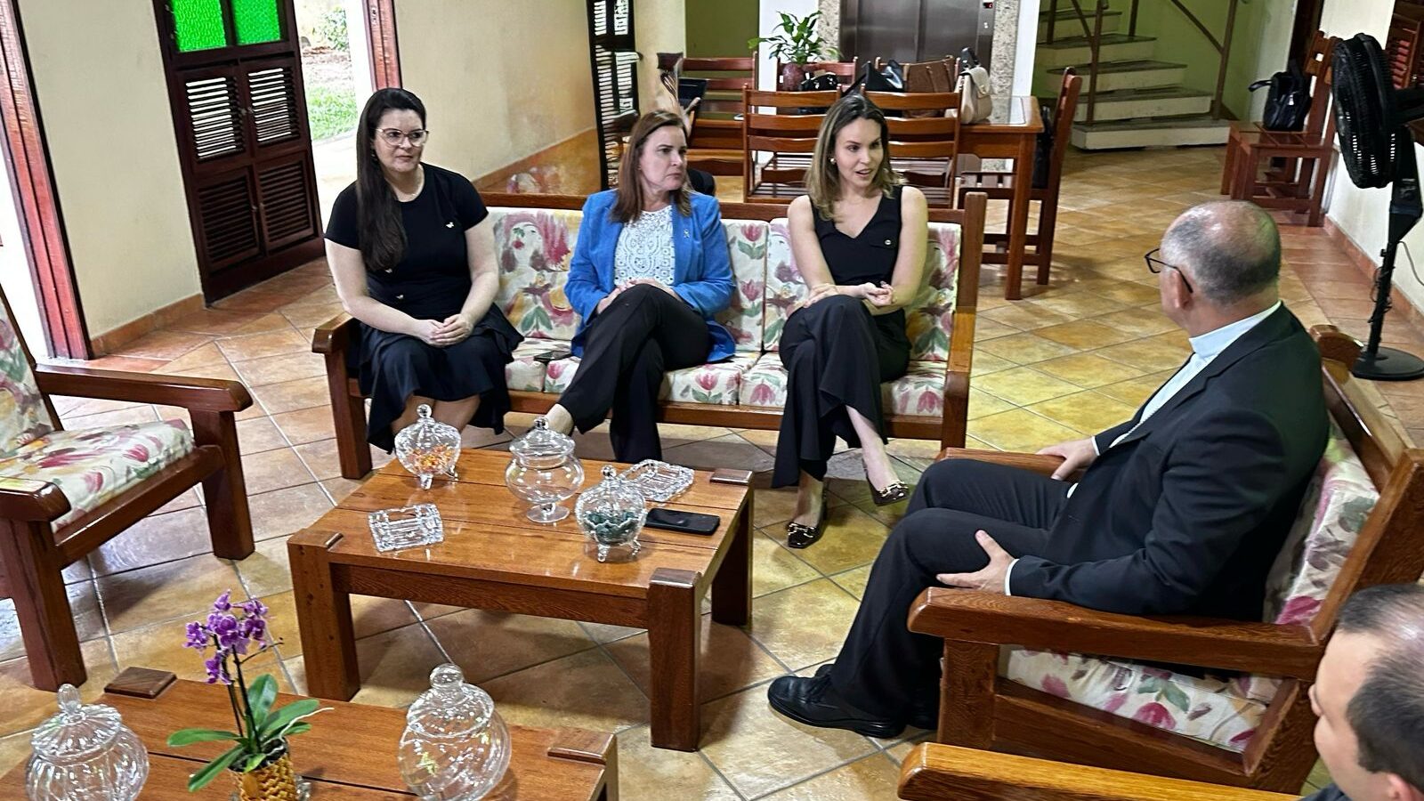 Gabriella Aguiar e Cristiane Leitão se reúnem com arcebispo Dom Gregório Paixão