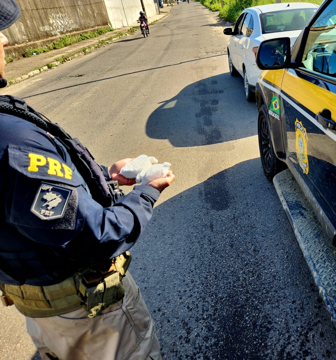 PRF intercepta carro com cocaína na Grande Fortaleza